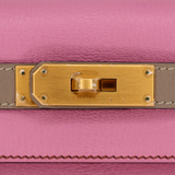 Hermès 28cm Kelly Retourne HSS Bubblegum/Gris Tourterelle Chèvre Leather Brushed Gold Hardware